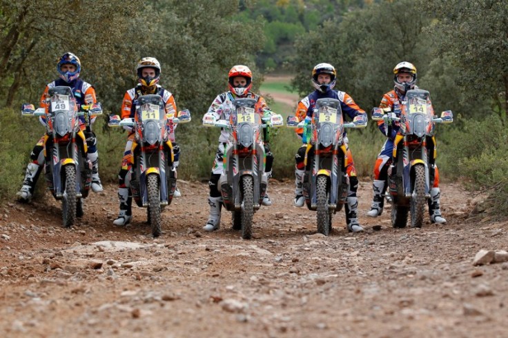 128649_Antoine_Meo_Jordi_Viladoms_Laia_Sanz_Toby_Price_Matthias_Walkner_KTM_450_RALLY_2015-800x533