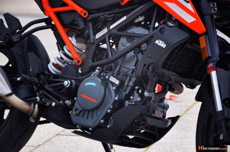ktm-125-duke-2017-test-www.HIOKTANOWY.com (4)